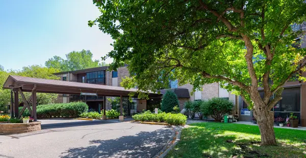 2670 Oxford Street N #204, Roseville, MN 55113