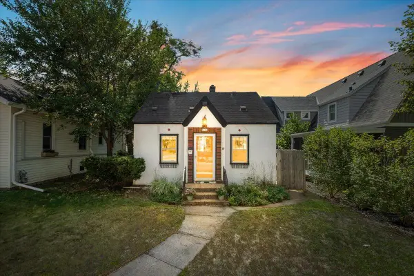 1284 Juno Avenue, Saint Paul, MN 55116