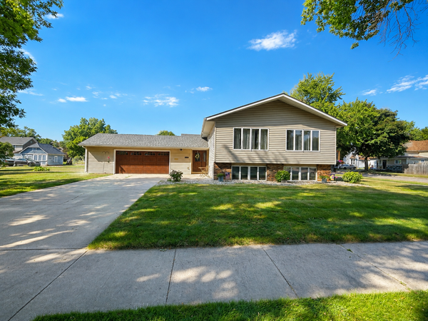 510 12th Street, Windom, MN 56101