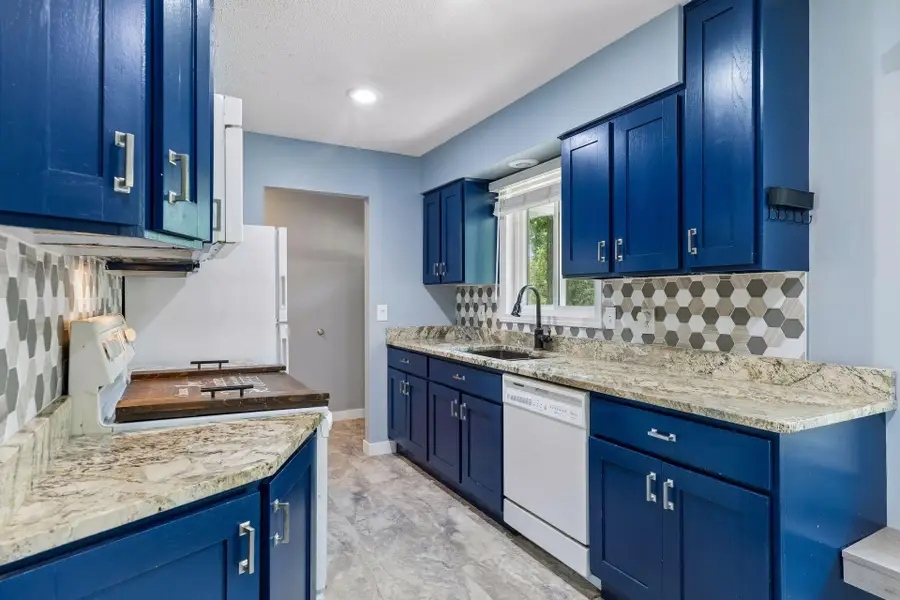 8351 Innsdale Avenue S, Cottage Grove, MN 55016 - #3