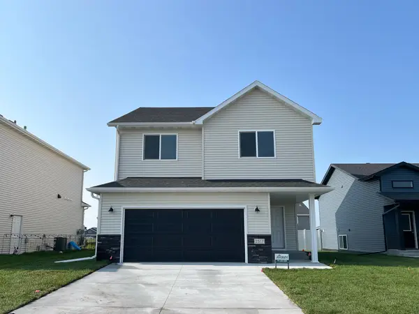 2517 36th Avenue S, Moorhead, MN 56560