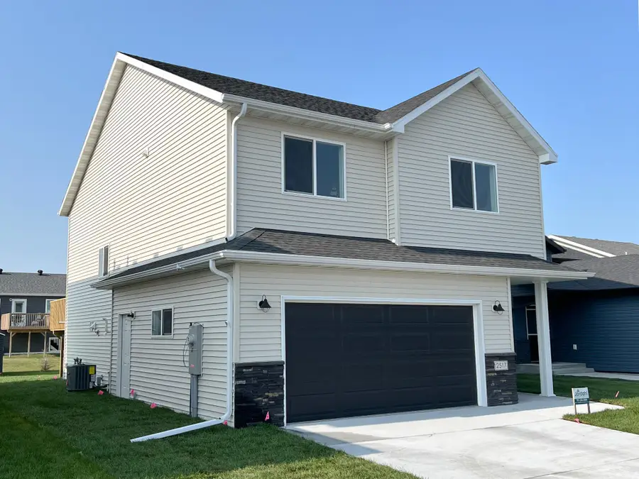 2517 36th Avenue S, Moorhead, MN 56560 - #2