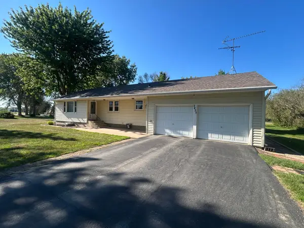 2425 East Avenue, Worthington, MN 56187