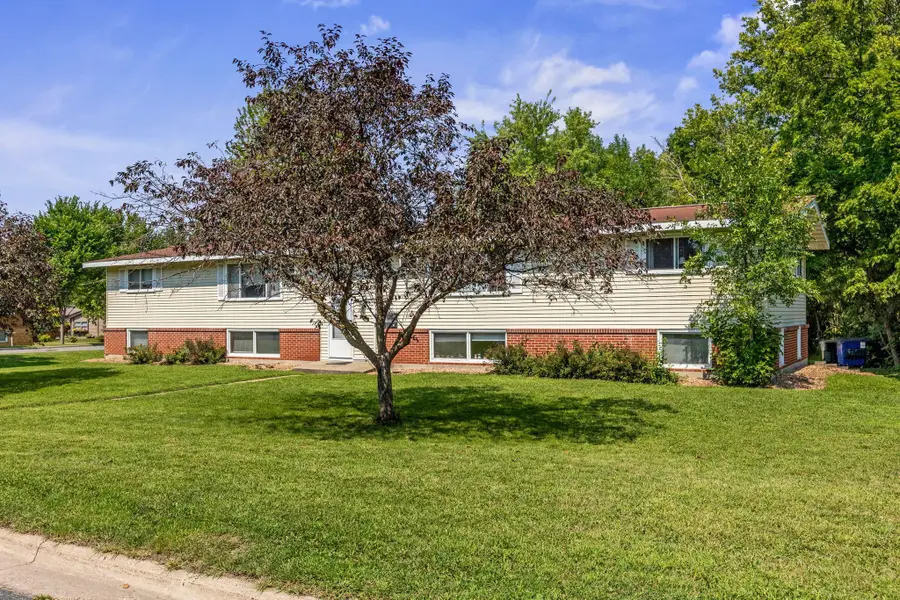 255 6th Avenue Ne, Hutchinson, MN 55350 - #2