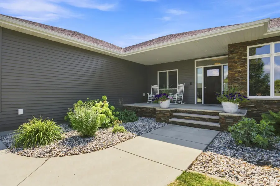 6101 Silverleaf Drive S, Fargo, ND 58104 - #3