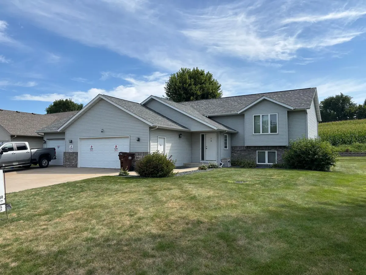 403 Chalupsky Avenue Ne, New Prague, MN 56071 - #1