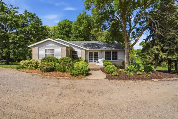 9372 71st Street Ne, Spicer, MN 56288
