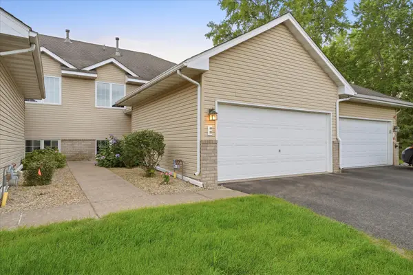 10605 44th Avenue N #E, Plymouth, MN 55442