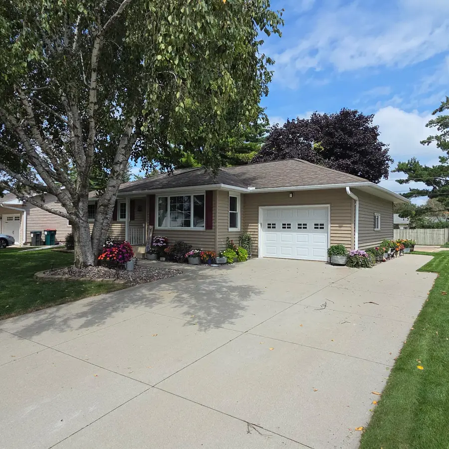211 6th Street Sw, Eyota, MN 55934 - #3