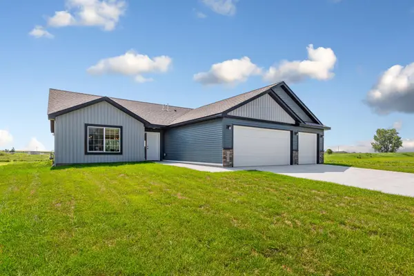 812 Pond View Drive, Arlington, MN 55307