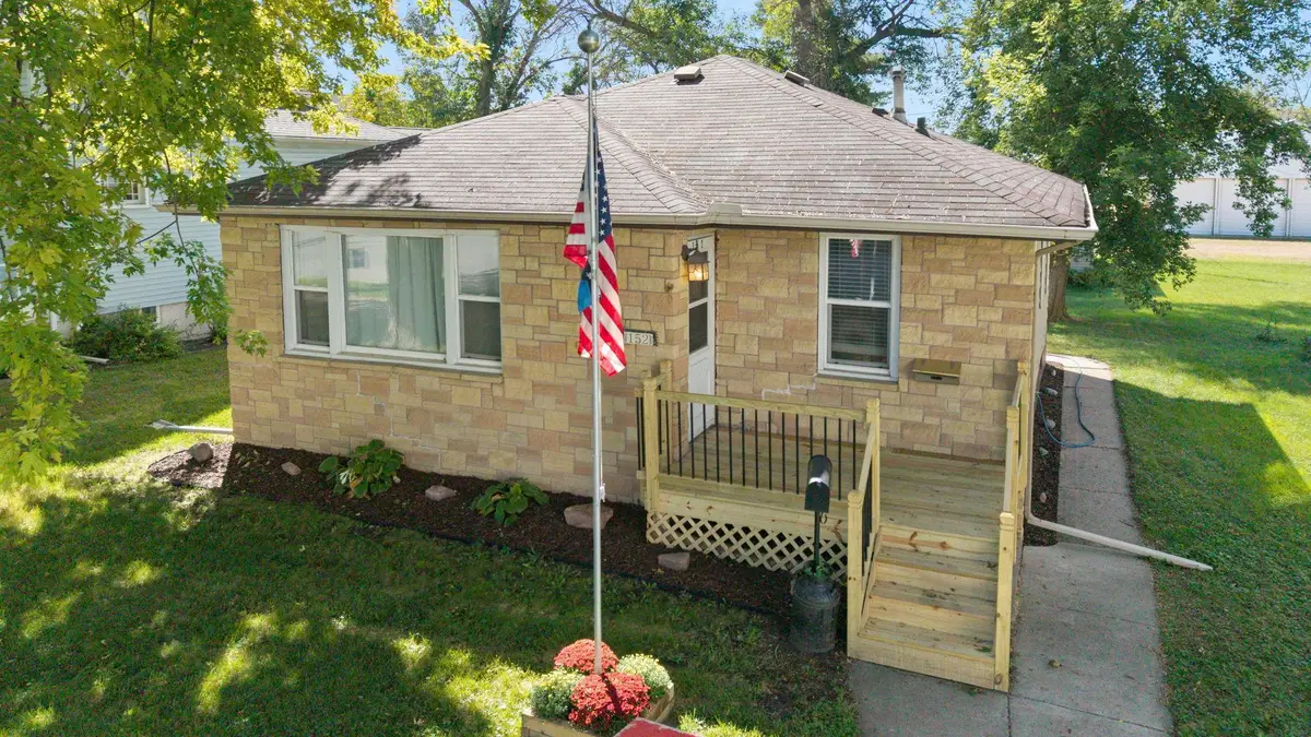 152 Boulevard Avenue Ne, Montgomery, MN 56069 - #1