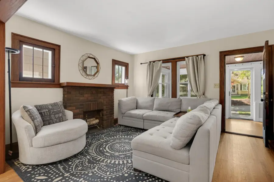 1047 Rose Avenue E, Saint Paul, MN 55106 - #3