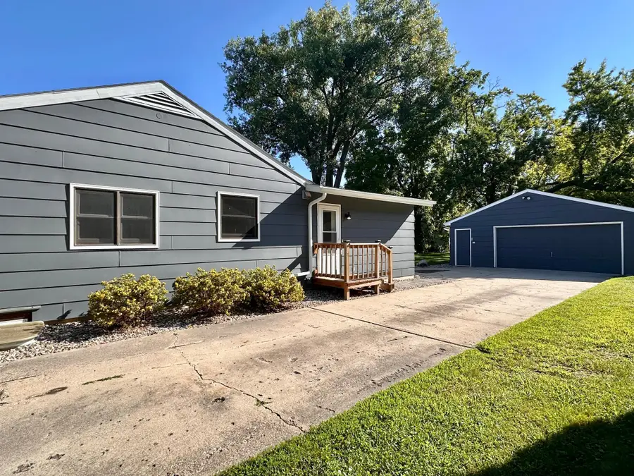 1205 16th Street Sw, Willmar, MN 56201 - #2