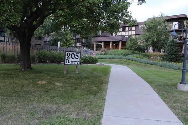 205 Barry Avenue S #103, Wayzata, MN 55391