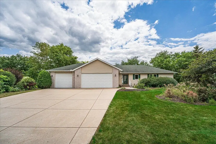 1060 Dennis Street S, Maplewood, MN 55119 - #2