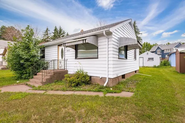 5915 Grand Avenue, Duluth, MN 55807