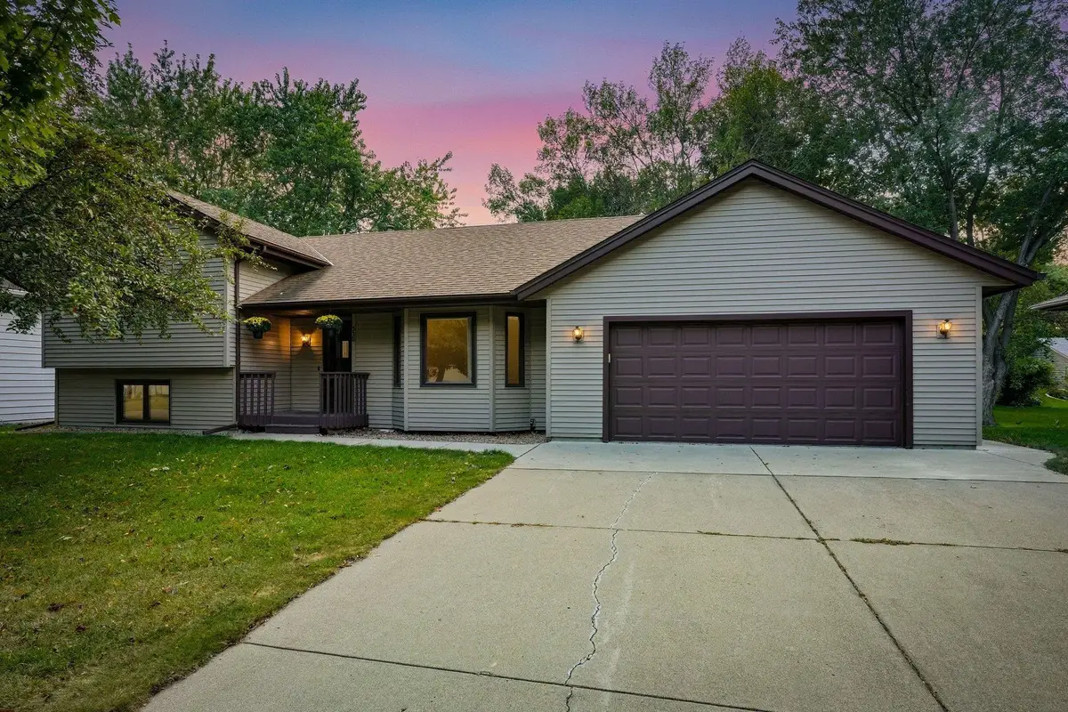 330 NW Shady Ridge Road Nw, Hutchinson, MN 55350 - #1