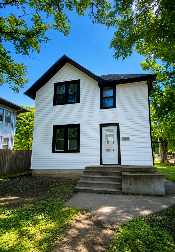 2400 Emerson Avenue N, Minneapolis, MN 55411