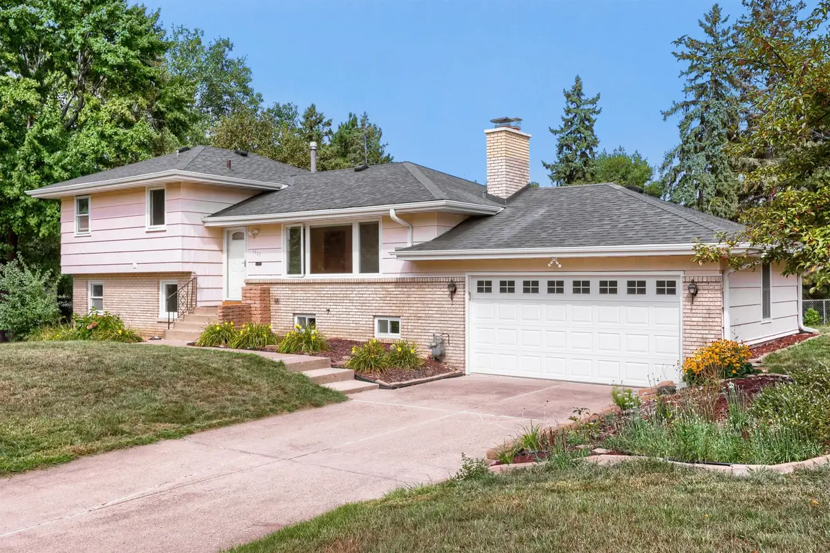 1301 Buchanan Place Ne, Columbia Heights, MN 55421 - #1