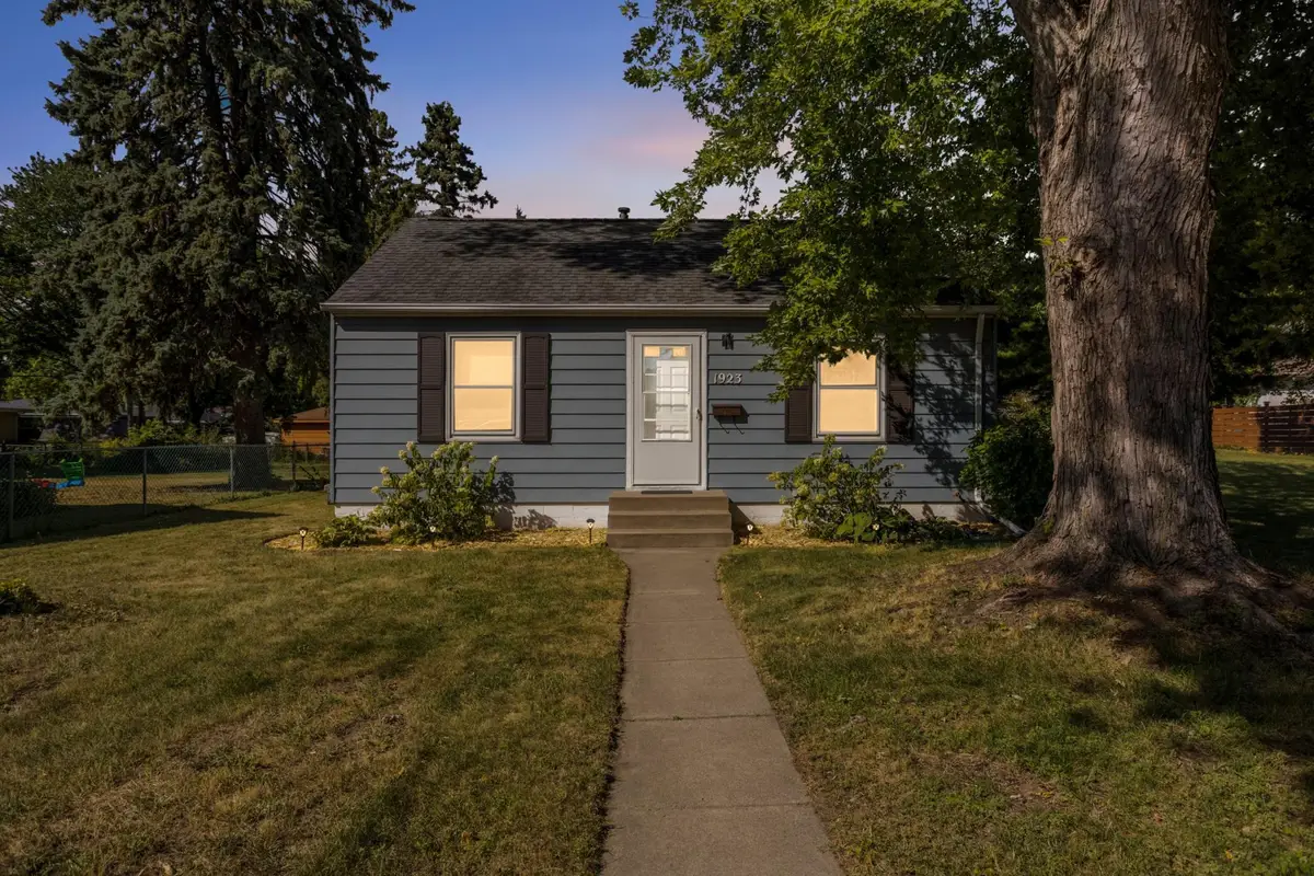 1923 44th Avenue Ne, Columbia Heights, MN 55421 - #1