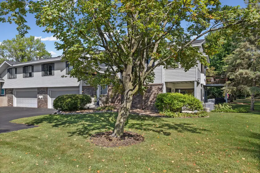 5642 Chatsworth Street N, Shoreview, MN 55126 - #3