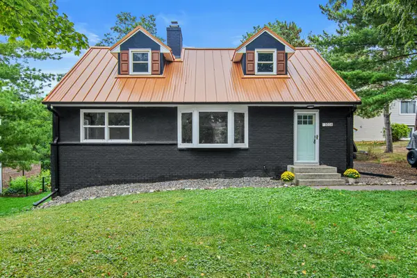 3038 Victoria Street N, Roseville, MN 55113