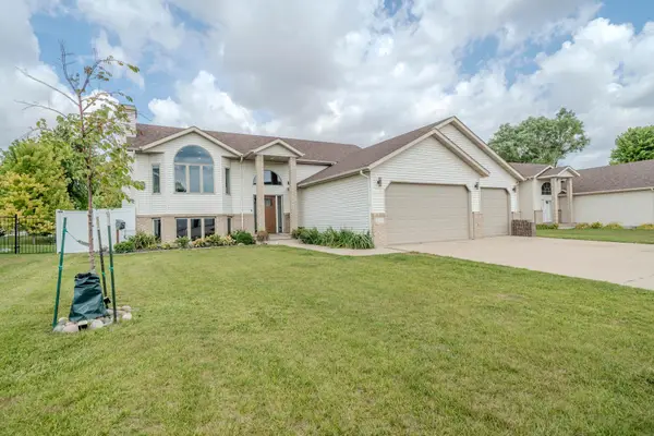 2501 Parkview Drive S, Fargo, ND 58103