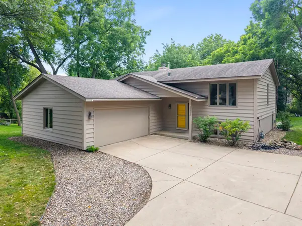 10465 Olympic Circle, Eden Prairie, MN 55347