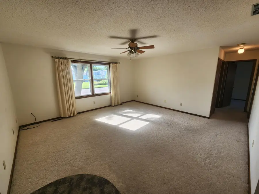 408 N Everett Street #1, Le Roy, MN 55951 - #3