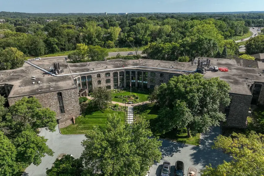 1860 Eagle Ridge Drive #W304, Mendota Heights, MN 55118 - #2