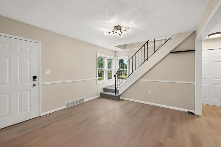 2057 Sherwood Avenue, Saint Paul, MN 55119 - #2
