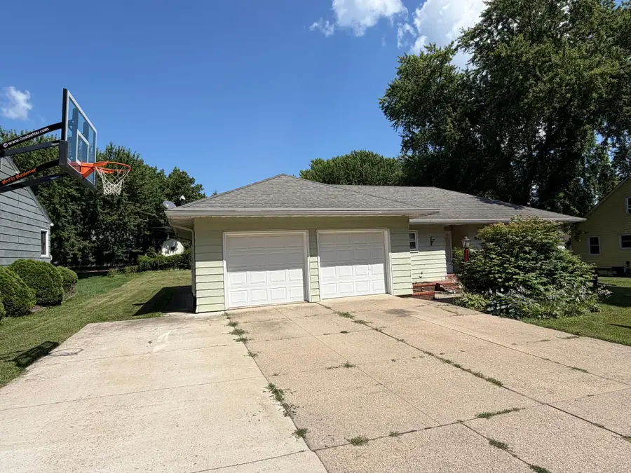 841 Redwood Drive, Fairmont, MN 56031 - #2
