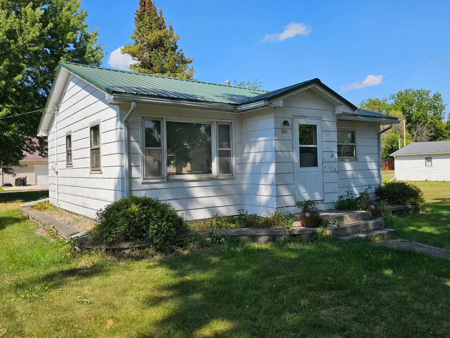 204 5th Avenue W, Lamberton, MN 56152 - #2