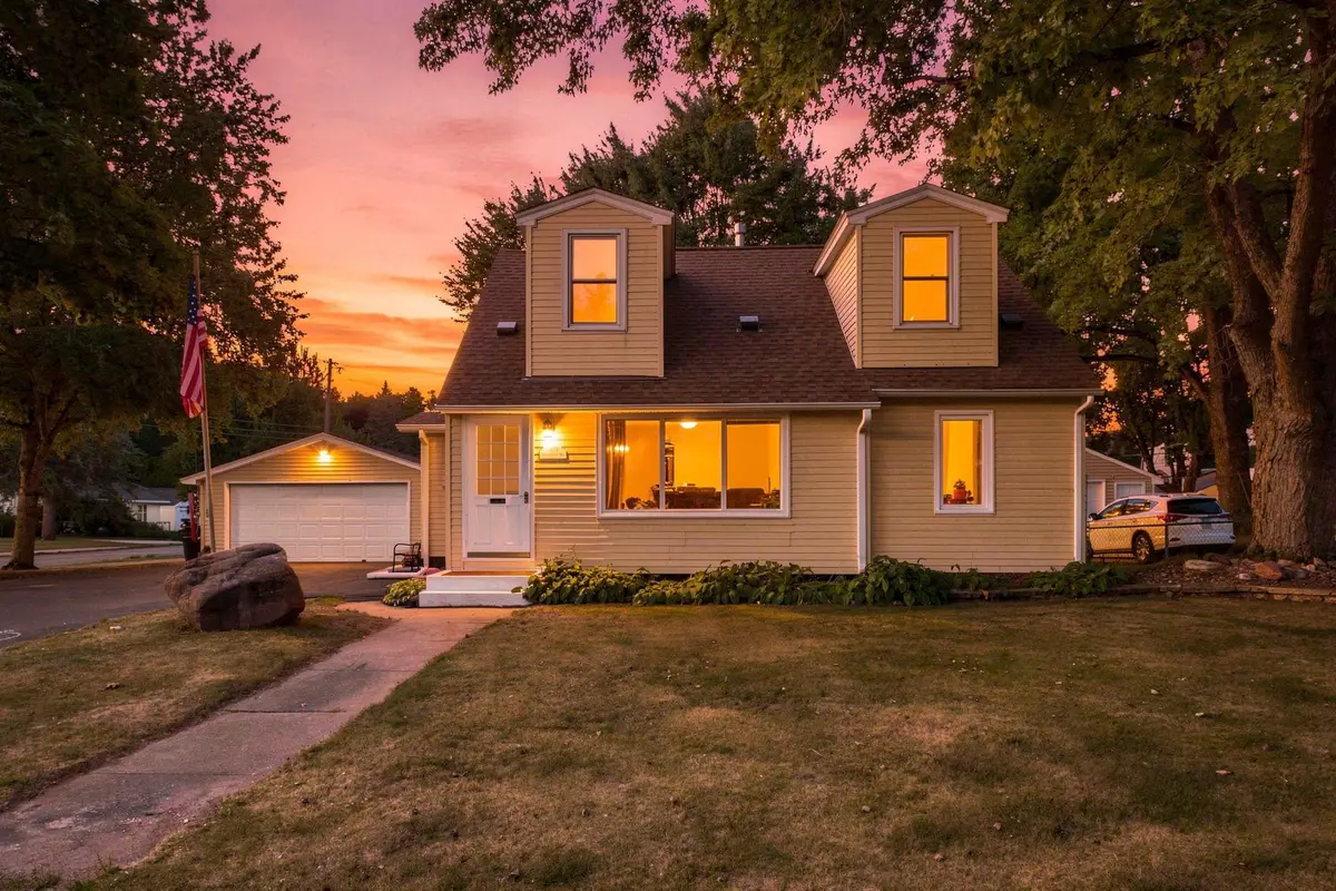 1474 Burke Avenue E, Maplewood, MN 55109 - #1