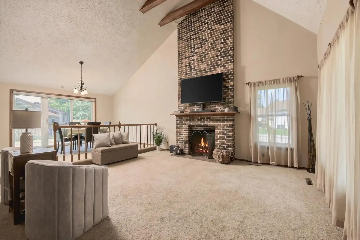 2000 9th Street Sw, Austin, MN 55912 - #1