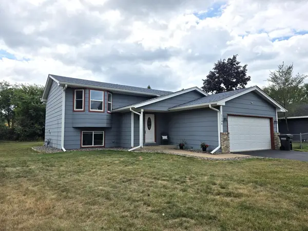 1296 130th Avenue Ne, Blaine, MN 55434