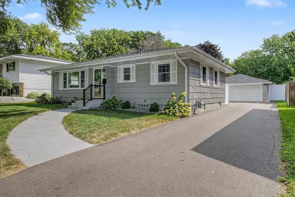 1424 Rhode Island Avenue N, Golden Valley, MN 55427