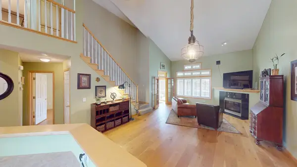915 Kimberly Lane, Chanhassen, MN 55317