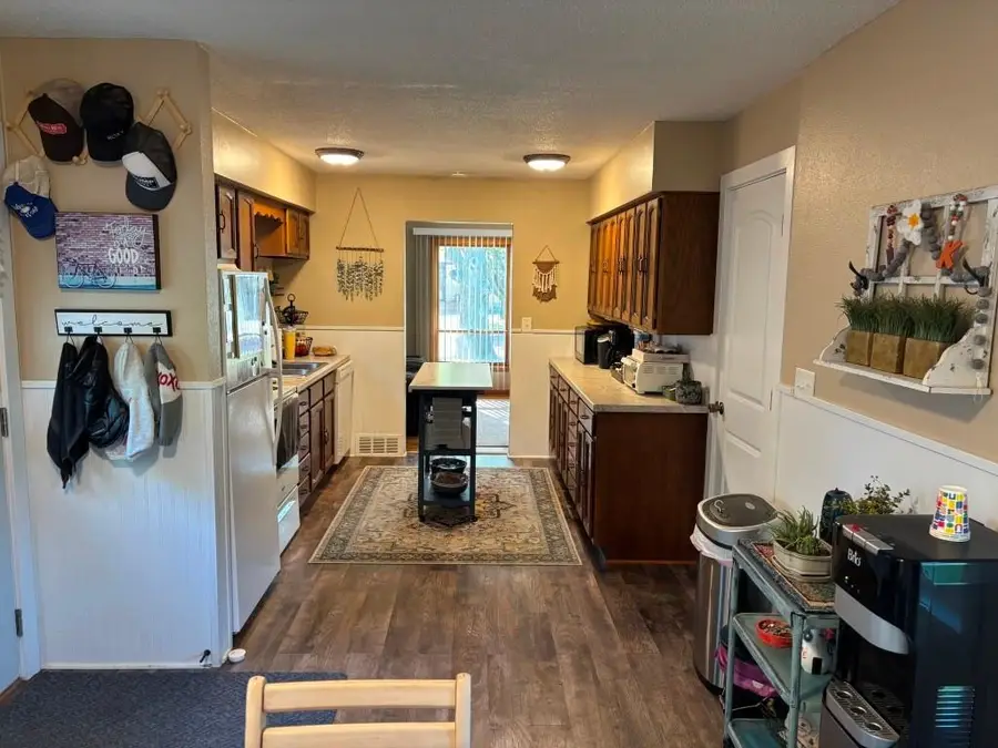 128 S Morrison Avenue, Jackson, MN 56143 - #2