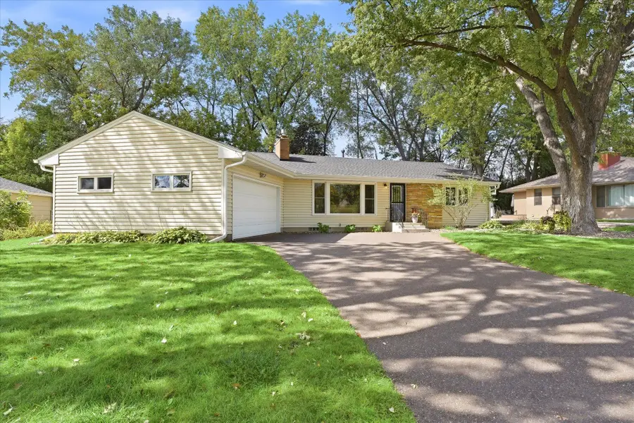 2209 Midlothian Road, Roseville, MN 55113 - #2