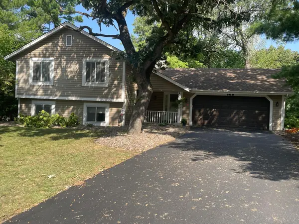 900 Lacota Lane, Burnsville, MN 55337