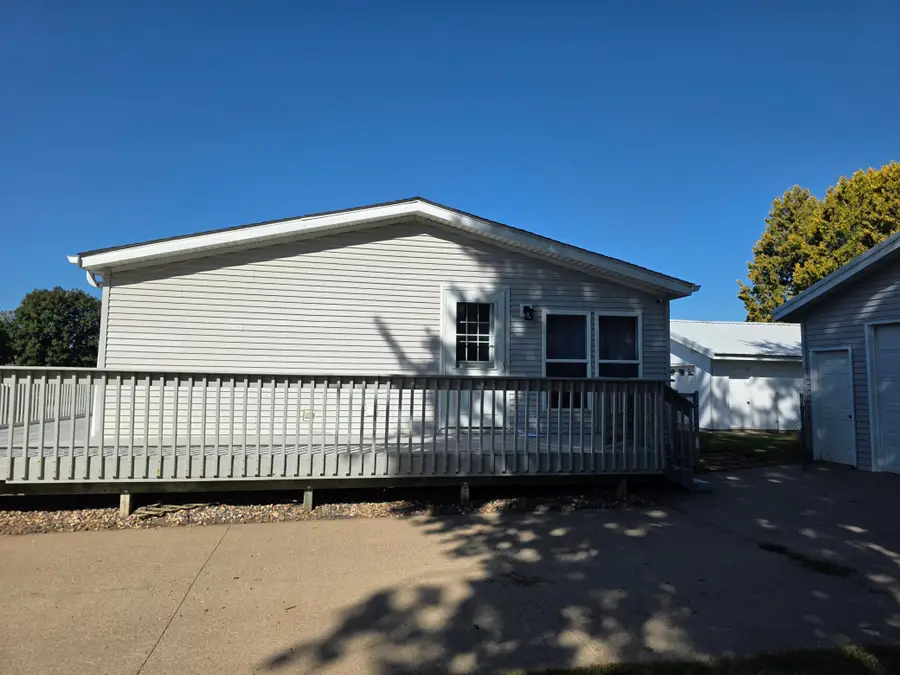 320 6th Avenue Ne, Plainview, MN 55964 - #3