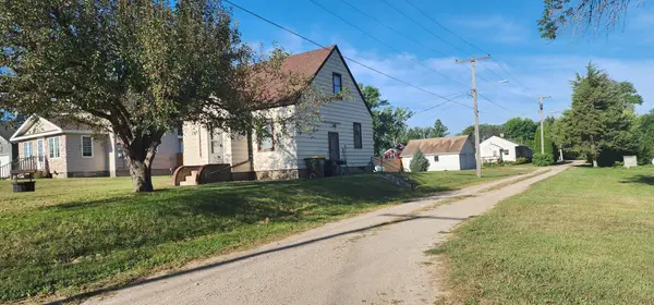400 Short Line Avenue, Sunburg, MN 56289
