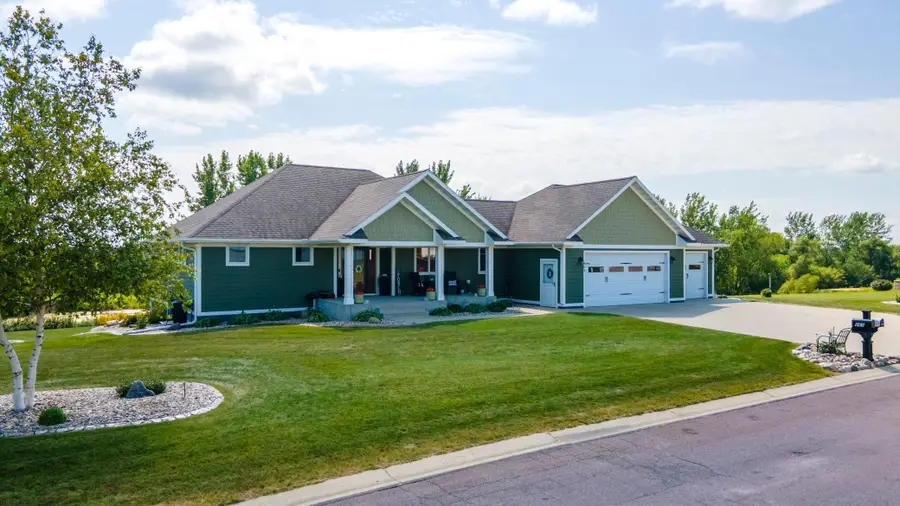 864 Goves Way, Madelia, MN 56062 - #2