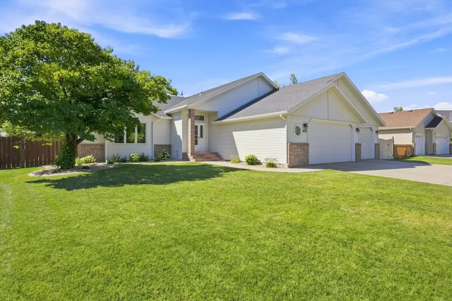 3132 37 1/2 Avenue S, Fargo, ND 58104 - #2