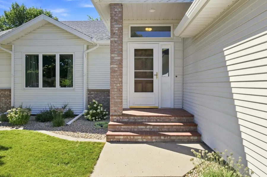 3132 37 1/2 Avenue S, Fargo, ND 58104 - #3