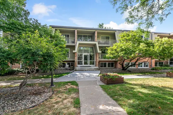 7318 W 22nd Street #111, Saint Louis Park, MN 55426