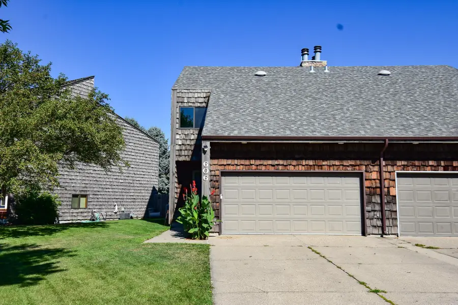 606 37th Avenue S, Moorhead, MN 56560 - #2