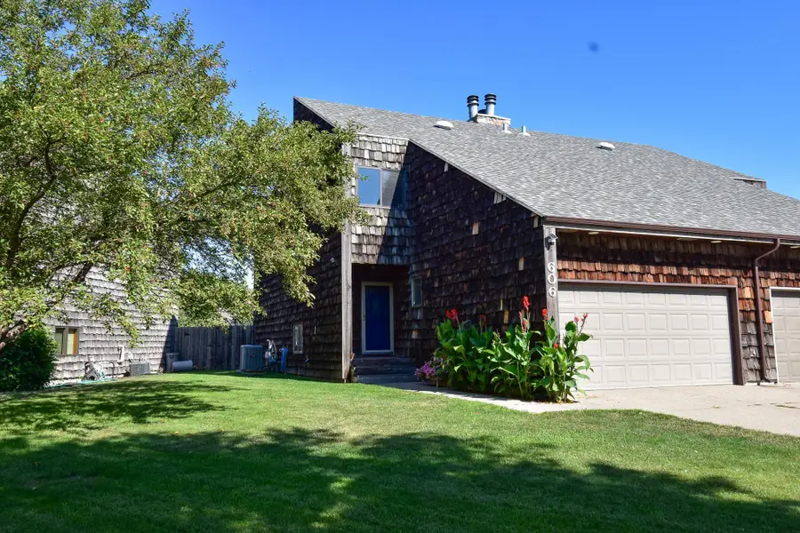606 37th Avenue S, Moorhead, MN 56560 - #3