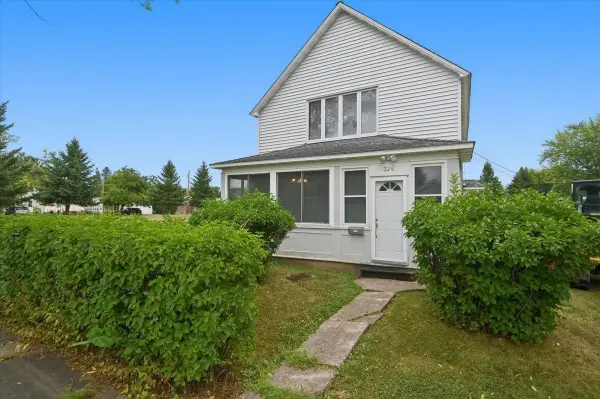 324 98th Avenue W, Duluth, MN 55808